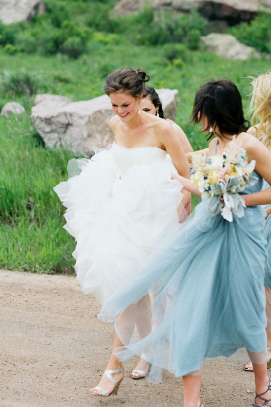 elegant-blue-and-white-wedding