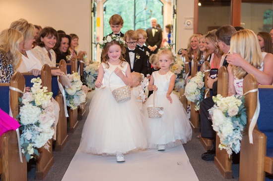 elegant-blue-and-white-wedding