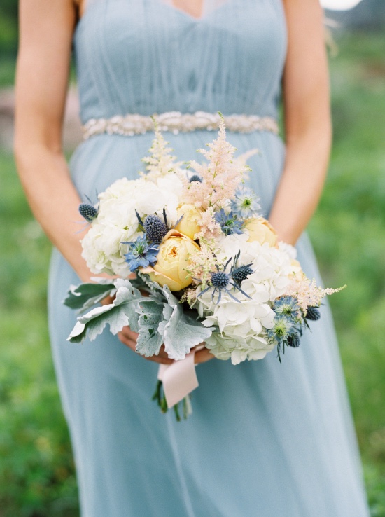 elegant-blue-and-white-wedding