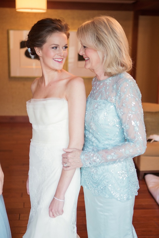 elegant-blue-and-white-wedding