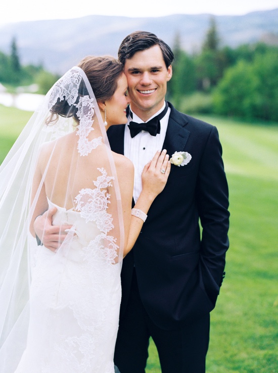 elegant-blue-and-white-wedding