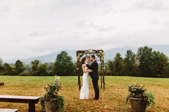 lovely-wedding-full-of-love-and-rain