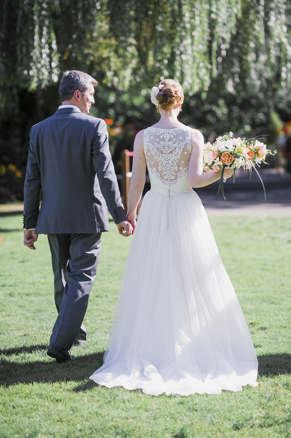 peach-and-orange-garden-wedding