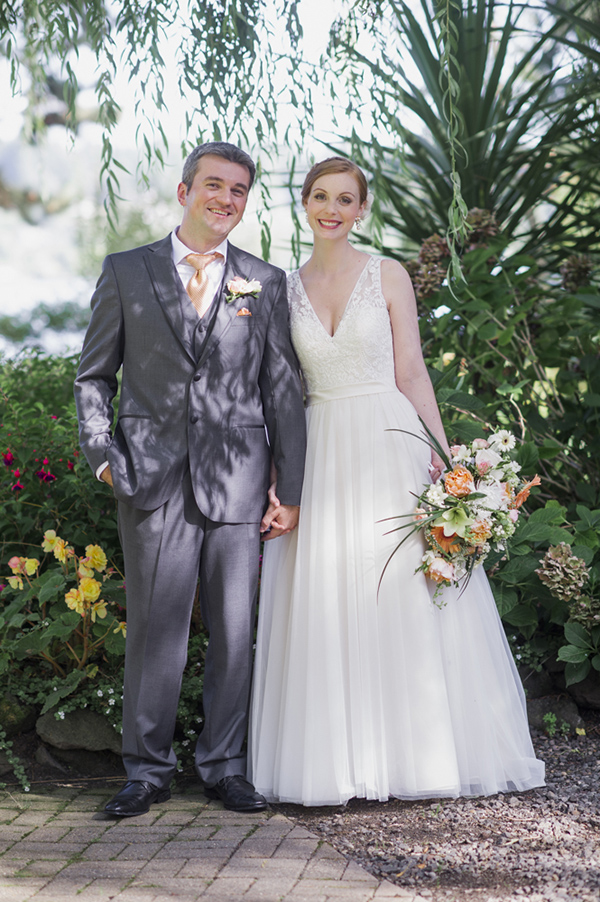 peach-and-orange-garden-wedding