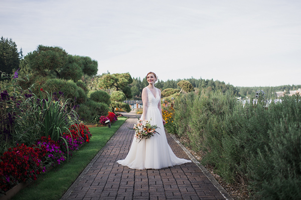 peach-and-orange-garden-wedding