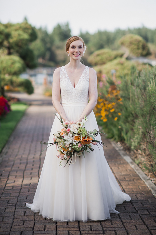 peach-and-orange-garden-wedding