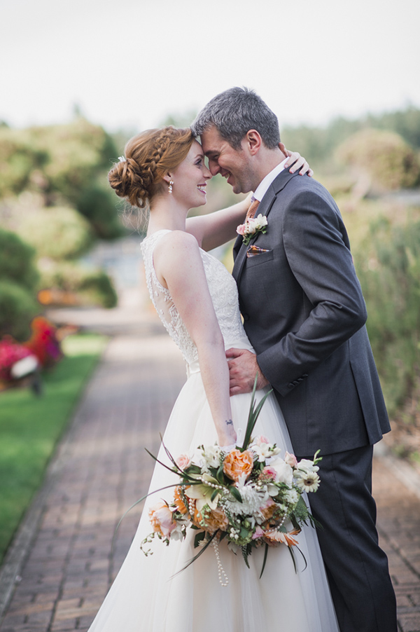 peach-and-orange-garden-wedding