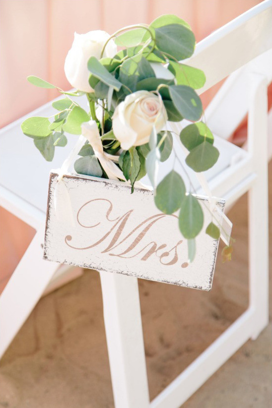 mrs wedding sign @weddingchicks