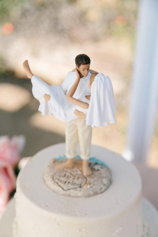 cake topper @weddingchicks