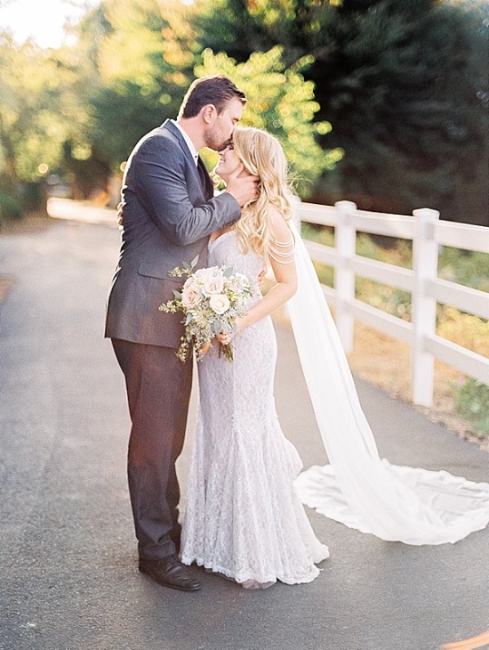 pretty-blush-and-purple-wedding
