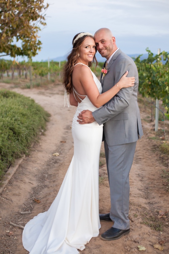 simple-rustic-winery-wedding