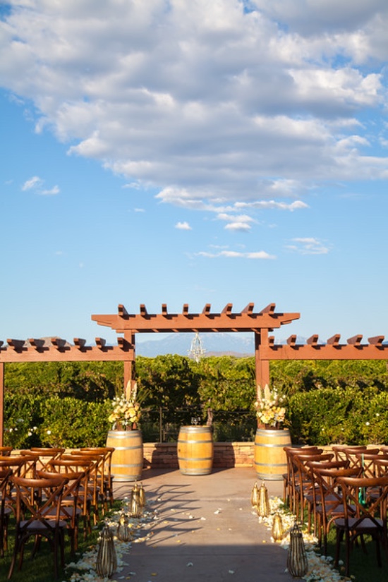 simple-rustic-winery-wedding