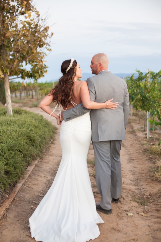 simple-rustic-winery-wedding