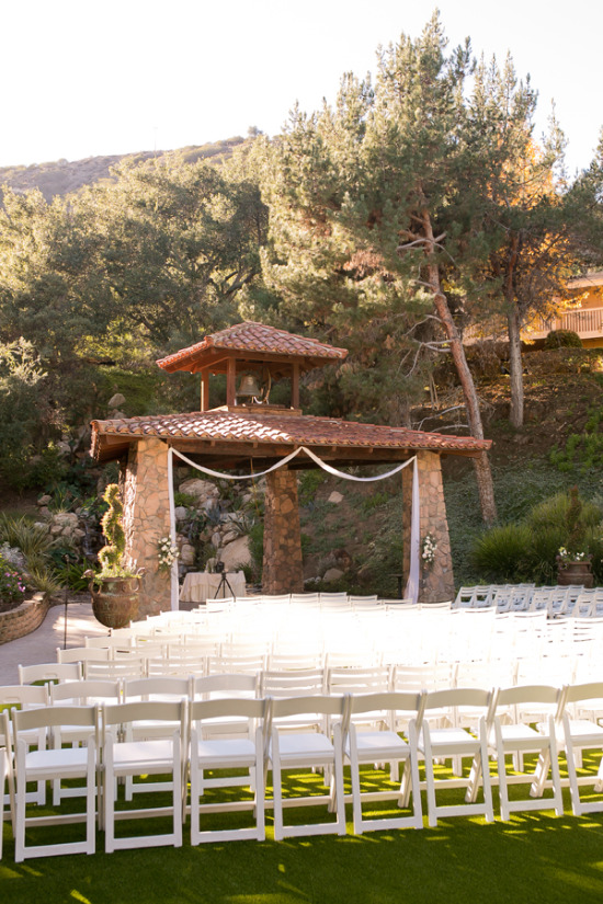 touch-of-glam-outdoor-wedding