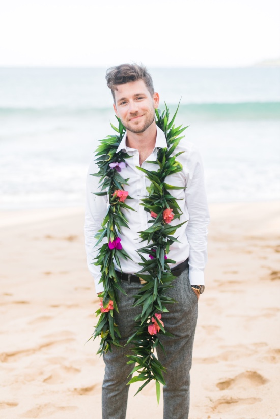 tropical-hawaiian-beach-wedding