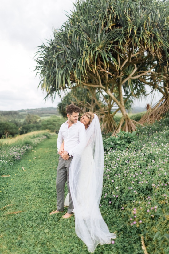 tropical-hawaiian-beach-wedding