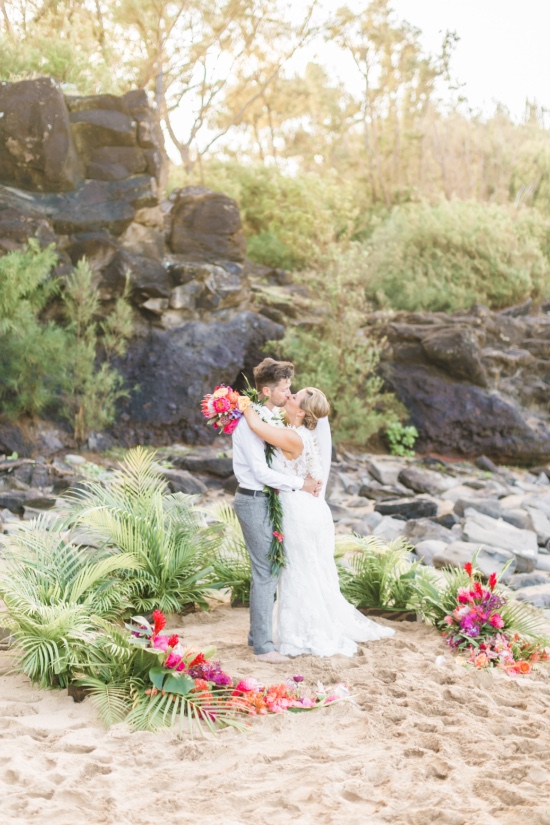 tropical-hawaiian-beach-wedding