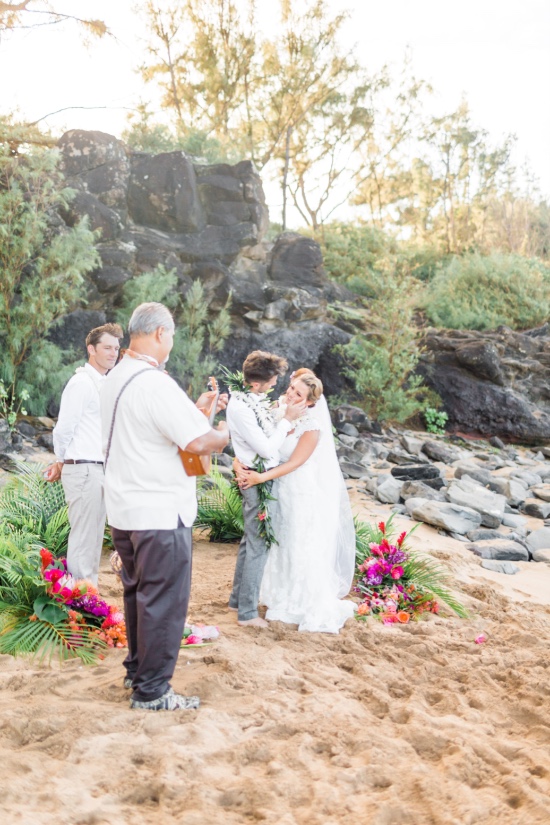 tropical-hawaiian-beach-wedding