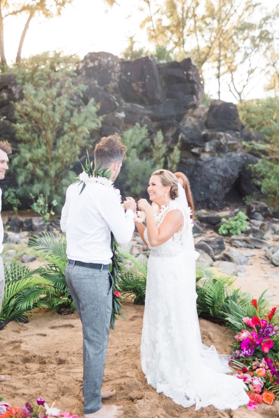 tropical-hawaiian-beach-wedding