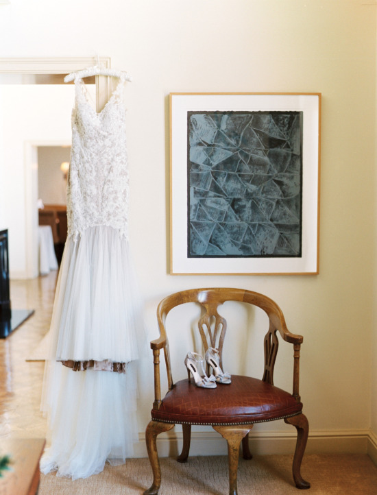 glamorous-white-and-gray-wedding
