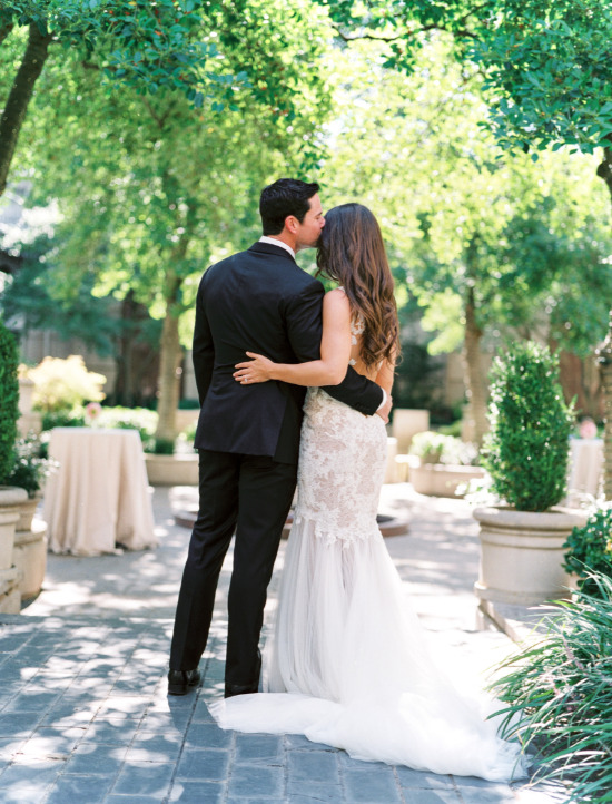 glamorous-white-and-gray-wedding