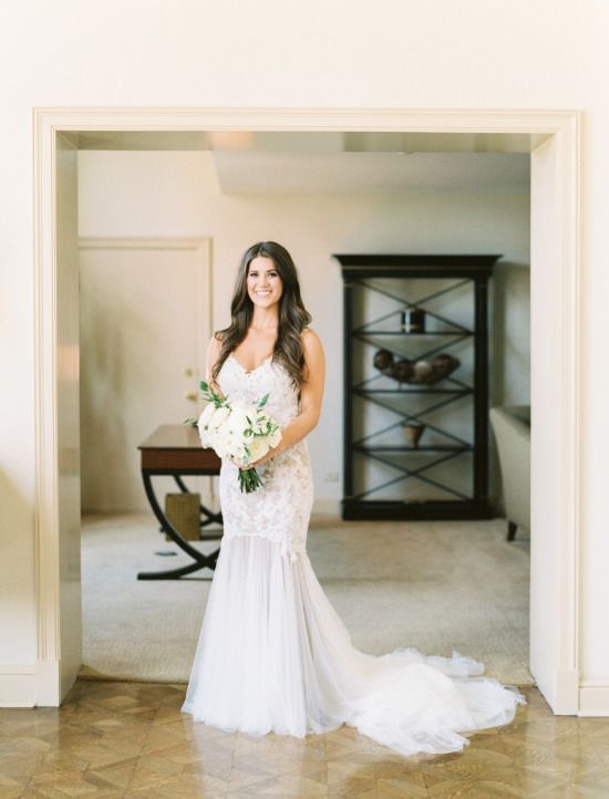 glamorous-white-and-gray-wedding
