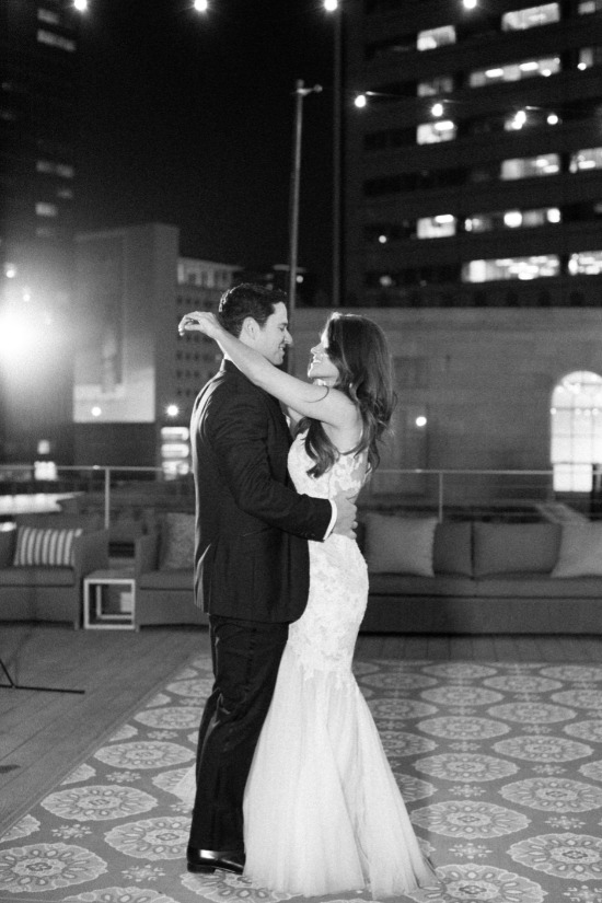 glamorous-white-and-gray-wedding