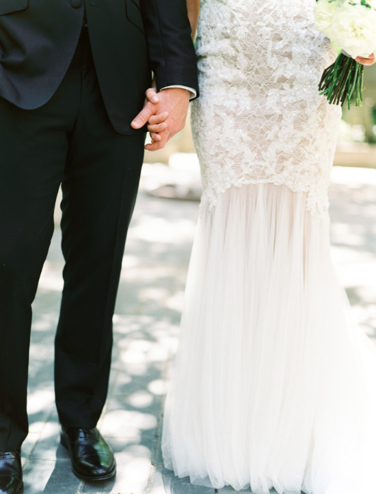 glamorous-white-and-gray-wedding