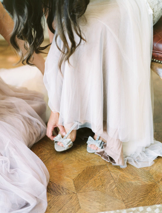 glamorous-white-and-gray-wedding