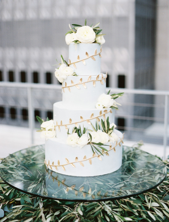 glamorous-white-and-gray-wedding
