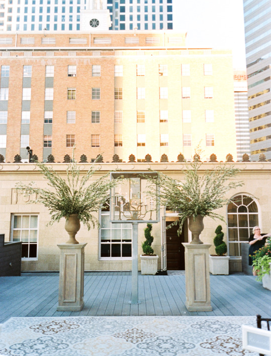 glamorous-white-and-gray-wedding