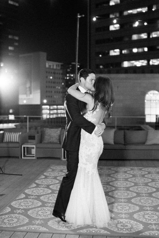 glamorous-white-and-gray-wedding