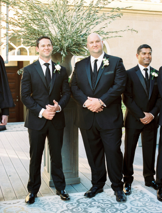 glamorous-white-and-gray-wedding