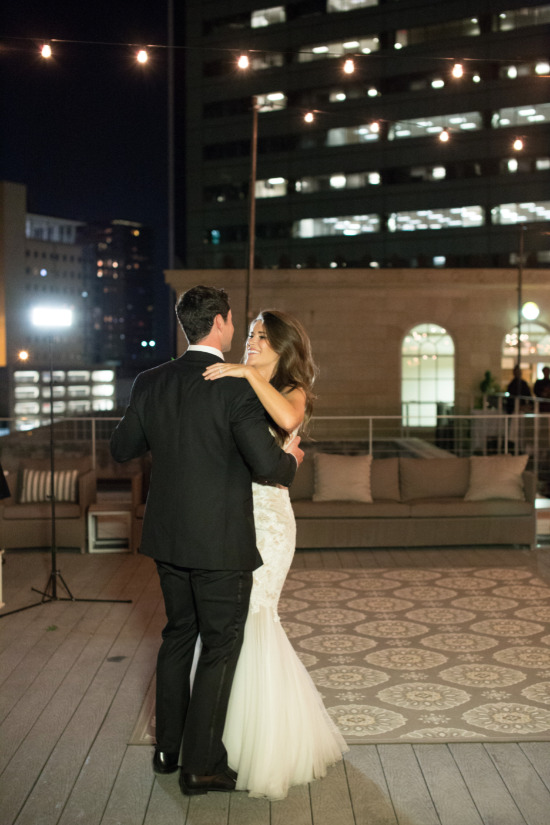 glamorous-white-and-gray-wedding