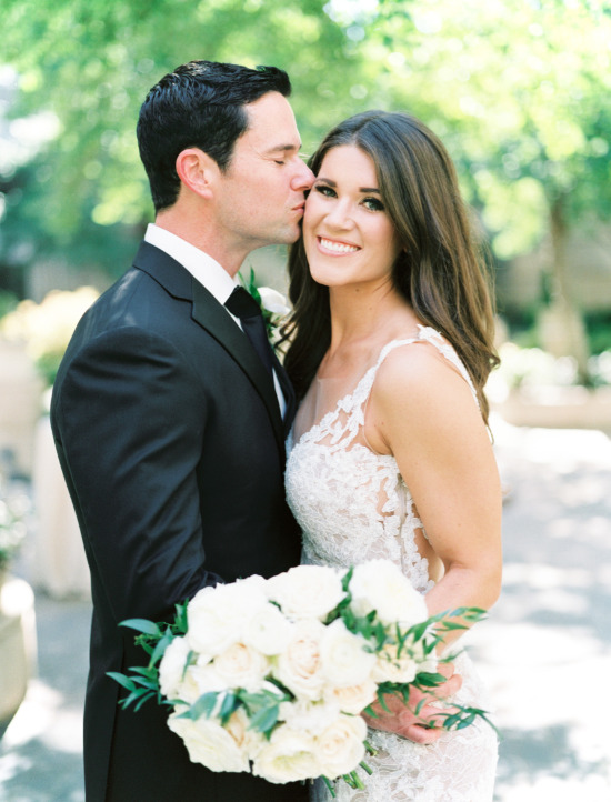 glamorous-white-and-gray-wedding