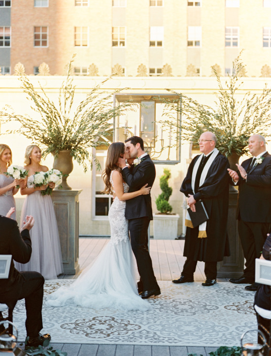 glamorous-white-and-gray-wedding