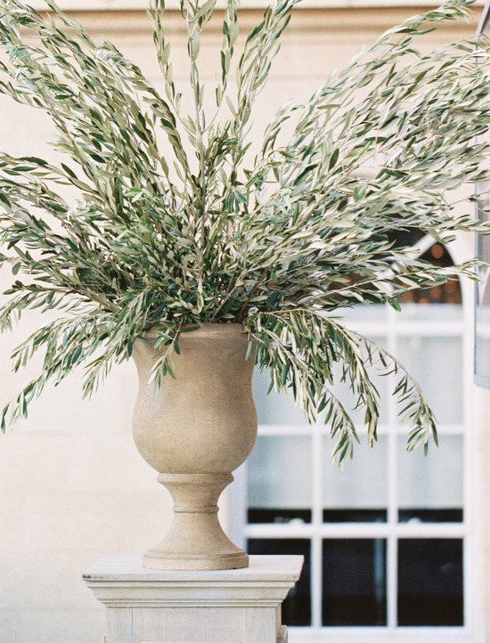 glamorous-white-and-gray-wedding