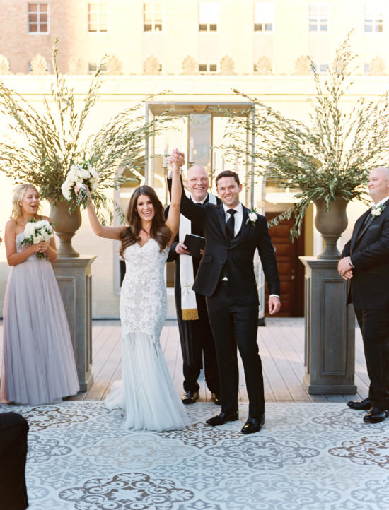 glamorous-white-and-gray-wedding