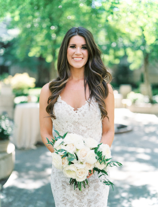 glamorous-white-and-gray-wedding