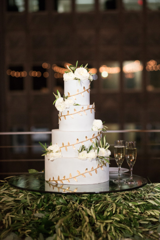 glamorous-white-and-gray-wedding