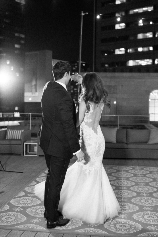 glamorous-white-and-gray-wedding