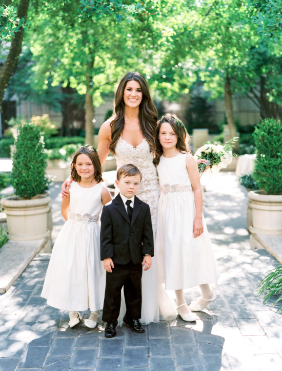glamorous-white-and-gray-wedding