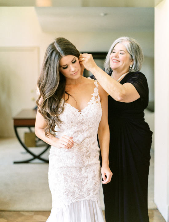 glamorous-white-and-gray-wedding