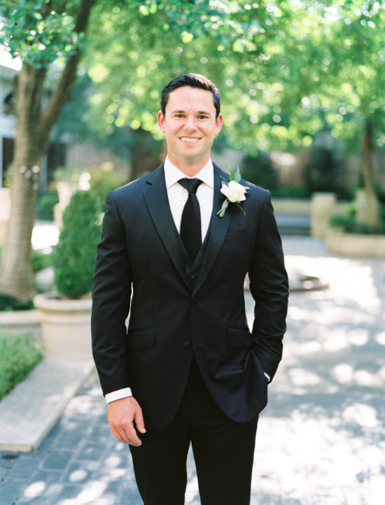 glamorous-white-and-gray-wedding