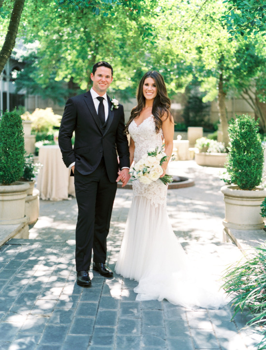 glamorous-white-and-gray-wedding