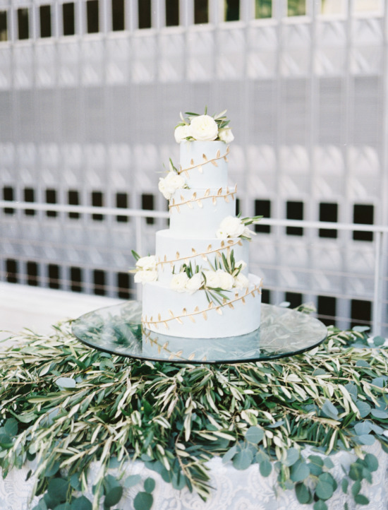 glamorous-white-and-gray-wedding