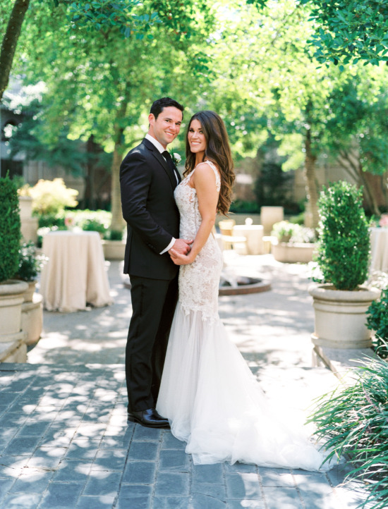 glamorous-white-and-gray-wedding