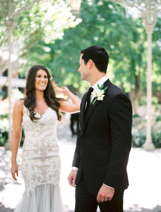 glamorous-white-and-gray-wedding