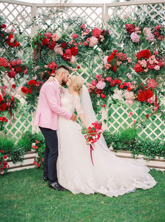 red and pink wedding kiss