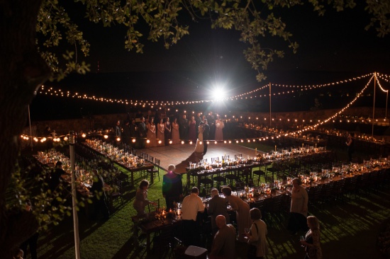 shades-of-red-rustic-wedding